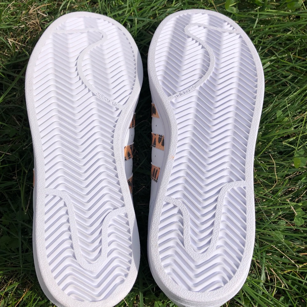 Women’s Adidas Superstar White Leopard (Rare) - Picture 3 of 9